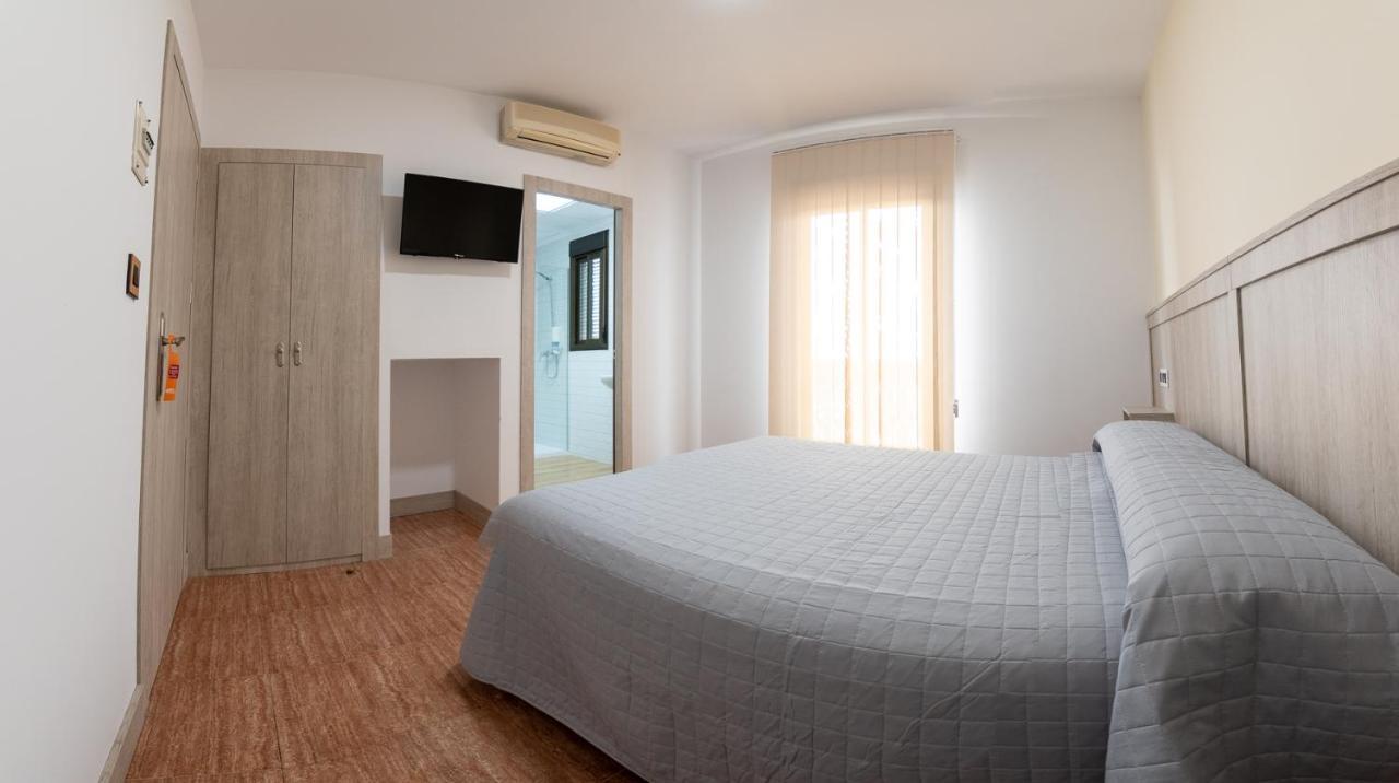 Hostal Vinuela San Pedro de Merida Luaran gambar