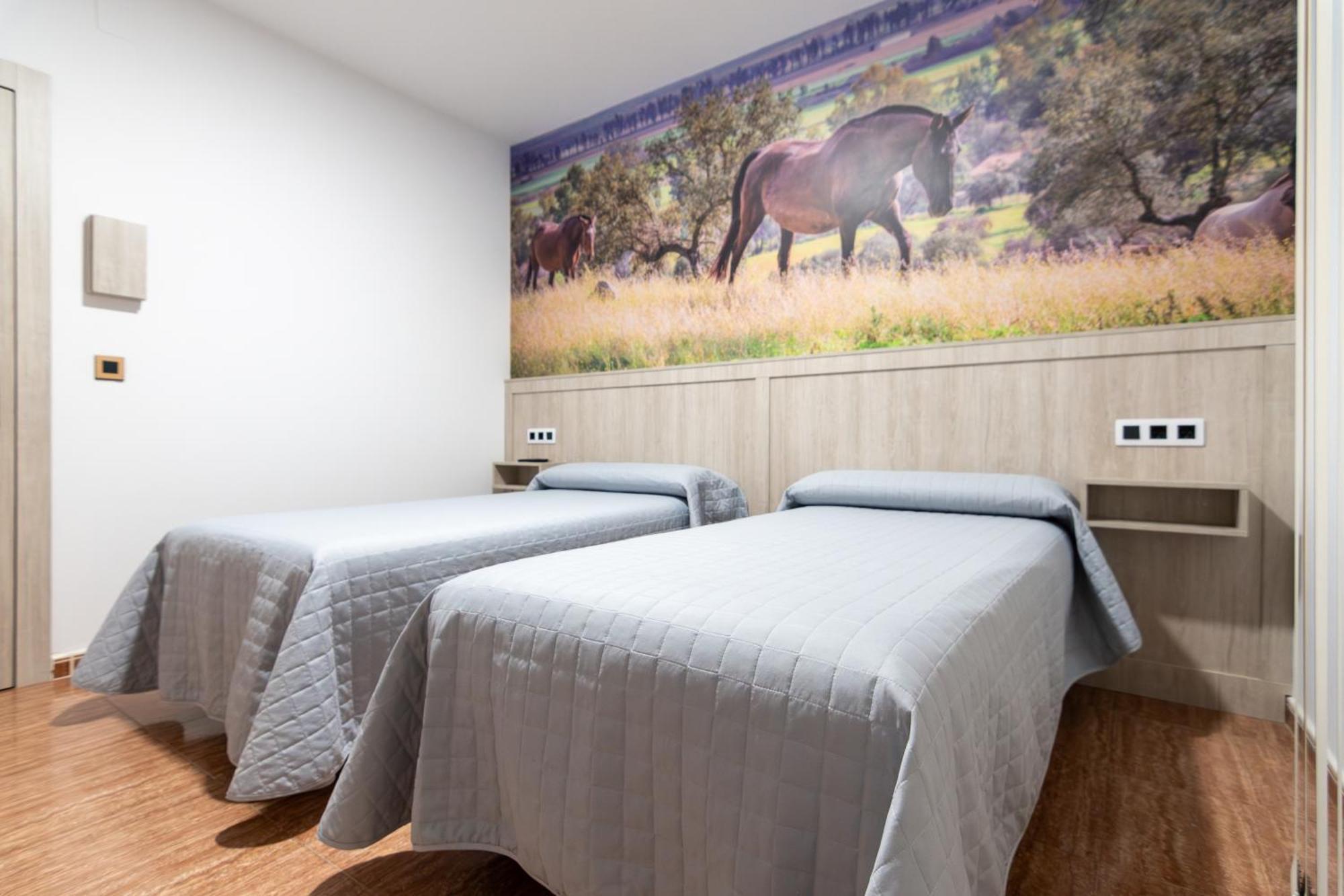 Hostal Vinuela San Pedro de Merida Luaran gambar